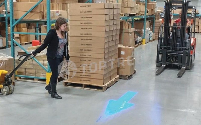 10 W-os LED ny&iacute;ll&aacute;mpa targonc&aacute;hoz