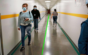 Projektor linii laserowej wirtualnego chodnika