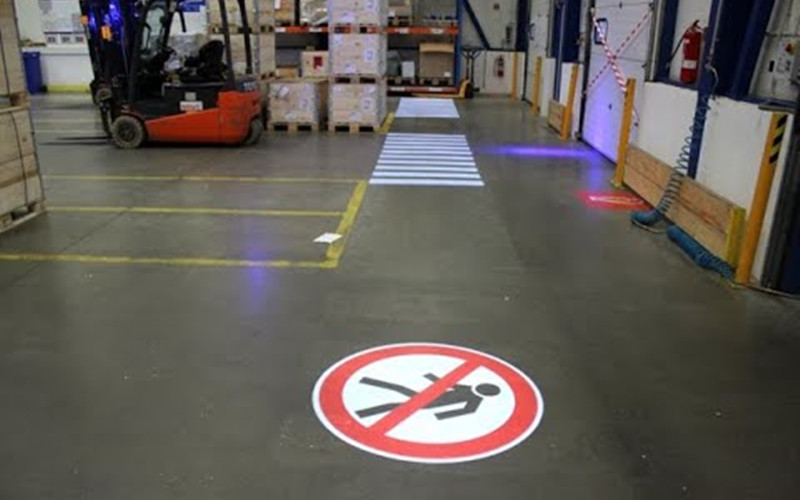 TOPBOOM | Geprojecteerde veiligheidsborden - duurzamer en kosteneffectiever