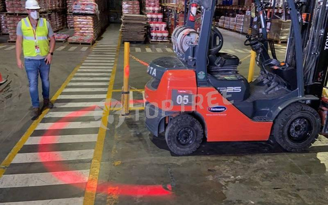 LED-es megk&ouml;zel&iacute;t&eacute;s figyelmeztető l&aacute;mpa targonc&aacute;hoz