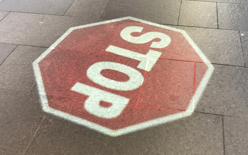 POHON ATAS | Mengapa Signage yang Diproyeksikan Lebih Aman？